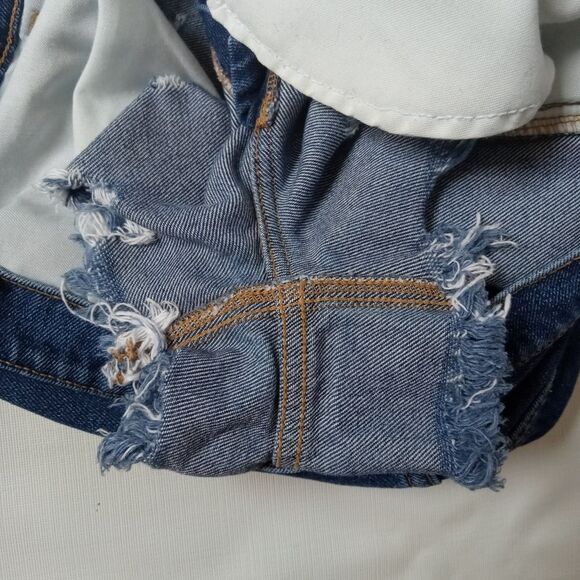 Windsor Blue Medium Wash Distressed Raw Edge Hem Denim Shorts Women's Size Large - Picture 12 of 12